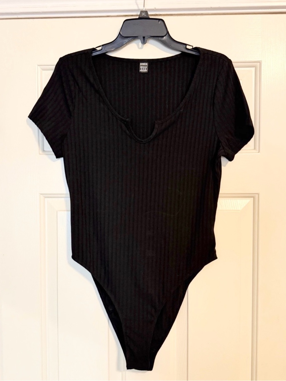 SHEIN Black Ribbed Notch-Neck Short Sleeve Bodysuit